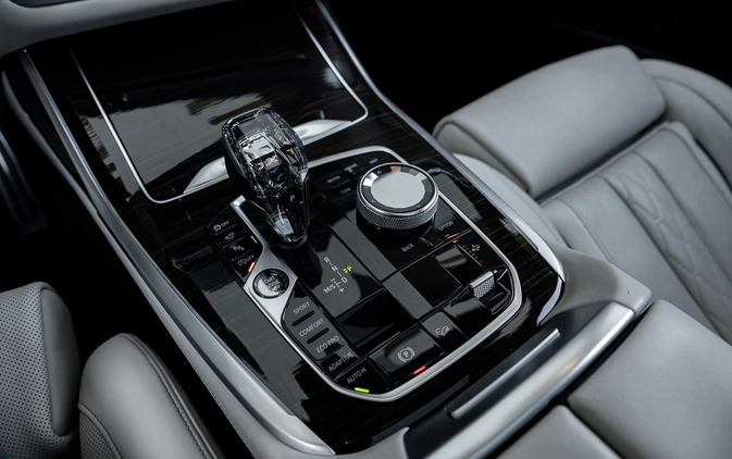 BMW X7 cena 259000 przebieg: 178000, rok produkcji 2019 z Kielce małe 562